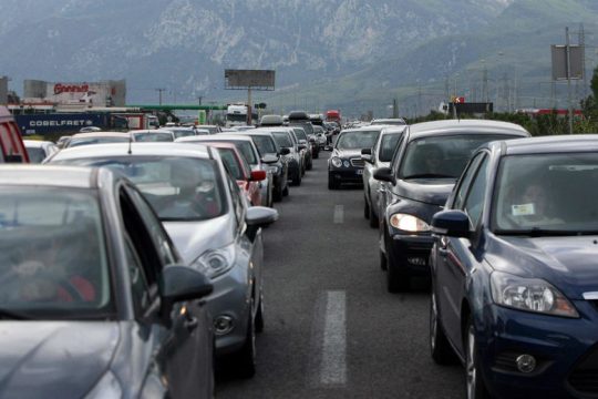 Κάτοικοι απέκλεισαν την ε.ο. στη Μαυρομαντήλα ενάντια στα σχέδια για hot spot