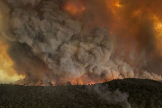 Ο καπνός από την Αυστραλία θα κάνει πλήρη περιστροφή γύρω από τη Γη