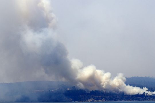 Υποσχέσεις του Αυστραλού πρωθυπουργού πάνω από τα αποκαΐδια