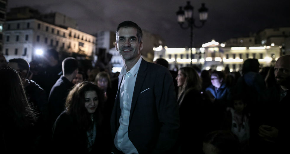 Θέλει να κρυφτεί… η «Δημοκρατία», αλλά…