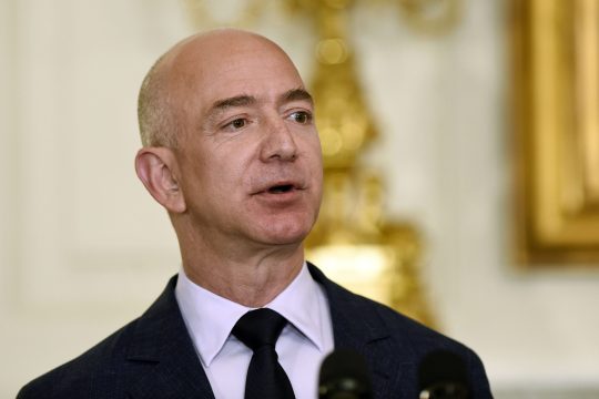 Την Σ. Αραβία κατηγορεί για την υποκλοπή στο τηλέφωνό του ο Τζεφ Μπέζος