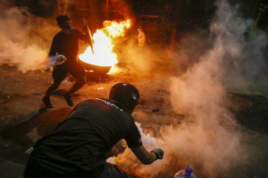 Νεκροί και εκτεταμένη αστυνομική βία στις διαδηλώσεις στη Χιλή