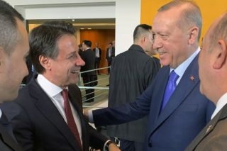Η Ιταλία τηρεί στάση αναμονής και «φρεσκάρει» τις συμμαχίες της