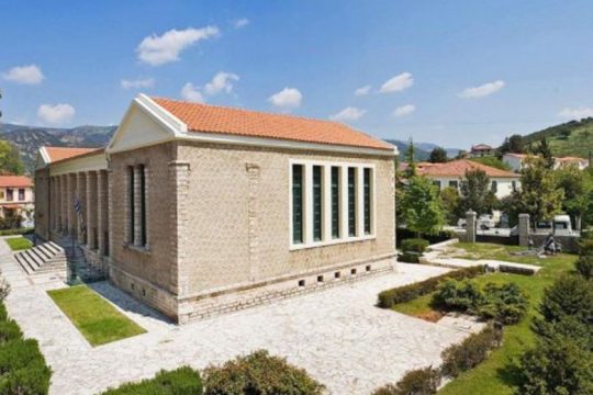 Μαθήματα… αντιφασισμού
