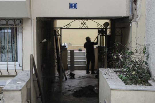 Έκρηξη έξω από σπίτι εφοπλιστή στον Πειραιά