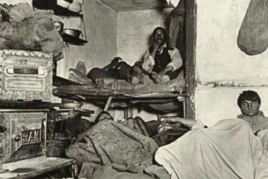 «Δίκην κτηνών» οι Ελληνες στη… Γη της Επαγγελίας