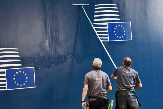 Η Ευρωπαϊκή Ενωση μπροστά στην κρυστάλλινη σφαίρα
