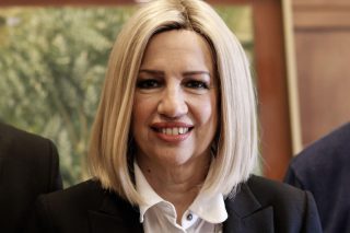 «Ομηρος συμφερόντων η κυβέρνηση»