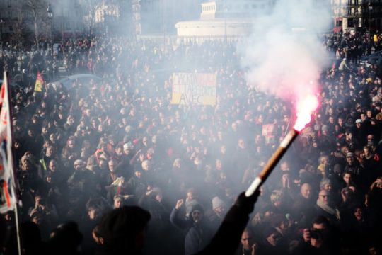 Περισσότερες απεργίες κατά του συνταξιοδοτικού του Μακρόν το 2020