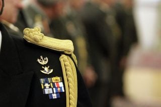 Σάρωσαν την ηγεσία των όπλων σε καιρό κρίσης