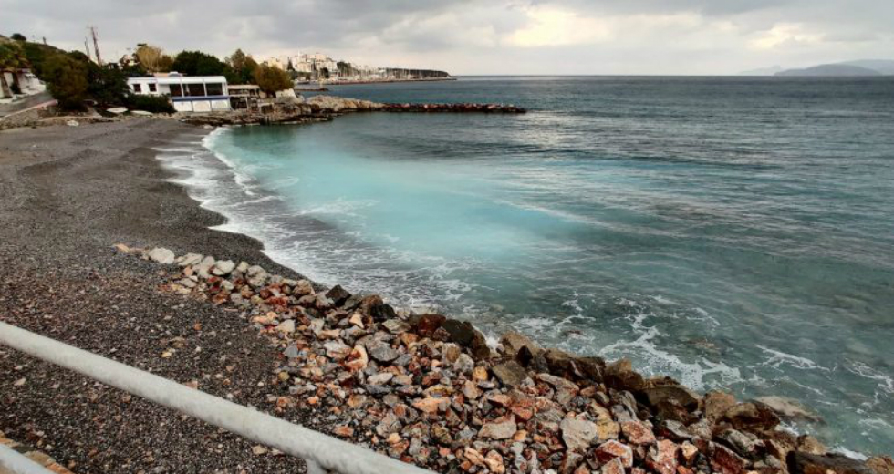 Καταγγέλουν αυθαιρεσίες στην ανάπλαση της παραλίας Γαργαδόρου