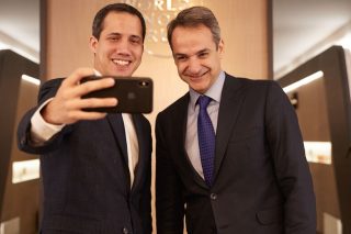 Το ΚΚΕ καταδικάζει τη συνάντηση Μητσοτάκη – Γουαϊδό στο Νταβός