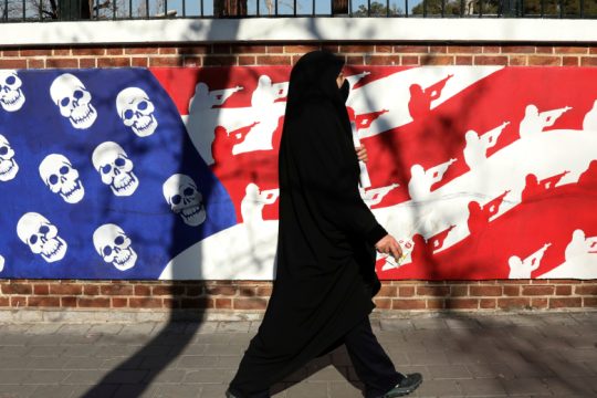 Βήμα βήμα η κλιμάκωση ανάμεσα σε ΗΠΑ και Ιράν