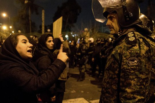 Τρίτη μέρα στους δρόμους κατά της ηγεσίας τους οι Ιρανοί