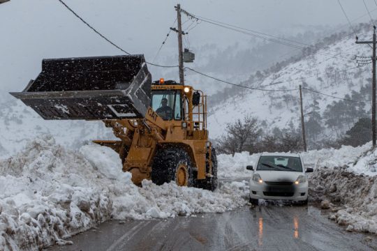 Πού έχει διακοπεί η κυκλοφορία και πού χρειάζονται αντιολισθητικές αλυσίδες