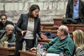 «Παράκαμψη» του Συντάγματος από την Κεραμέως
