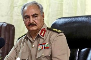 Λιβύη: ο «τσάρος» μίλησε, ο Χάφταρ δέχτηκε την παύση των εχθροπραξιών