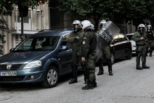 Στον εισαγγελέα οι συλληφθέντες από τις ανακαταλήψεις στο Κουκάκι