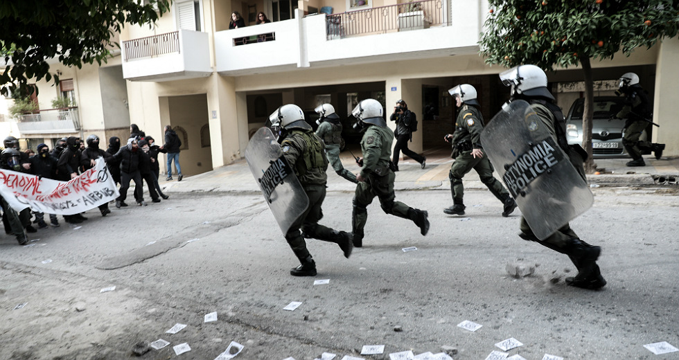 Ξύλο και χημικά μετά τις ανακαταλήψεις στο Κουκάκι