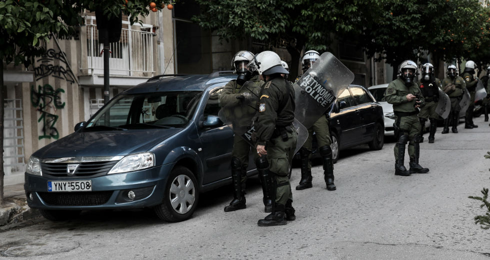 Στον εισαγγελέα οι συλληφθέντες από τις ανακαταλήψεις στο Κουκάκι