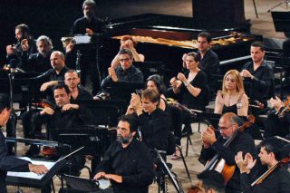Αποχωρήσεις με «μομφές»