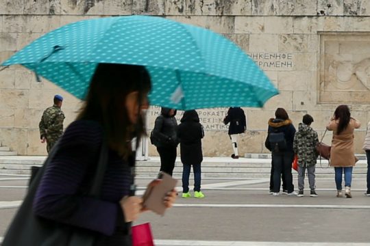 Μικρή πτώση της θερμοκρασίας και τοπικές βροχές στα νοτιοανατολικά