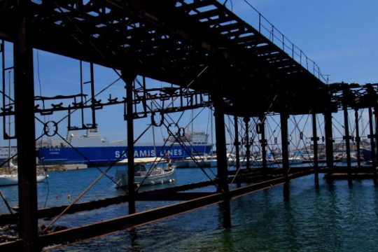 Τρεις συλλήψεις για απάτη με εισιτήρια πλοίου στο λιμάνι Λαυρίου