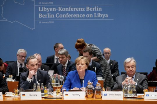 «Περιεκτική συμφωνία» στο Βερολίνο για τη Λιβύη