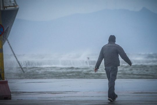 Δεμένα παραμένουν αρκετά πλοία λόγω απαγορευτικού
