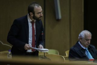 «Δεν πρέπει με την απόφασή σας να μαχαιρώσετε ξανά τον Φύσσα»