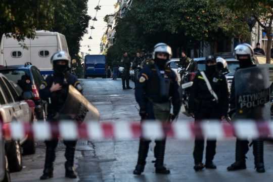 Εστειλαν κλούβα και ΜΑΤ στη Θεσσαλονίκη