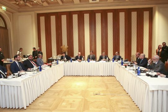 Και… ξαφνικά, συνεδριάζουν