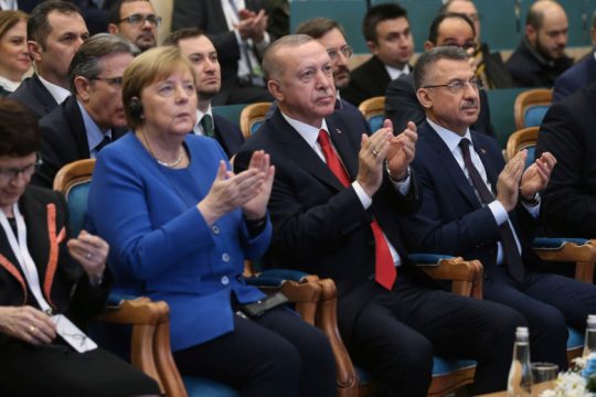 Ο Ερντογάν, η Μέρκελ και το «λιβυκό χάος»