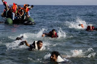 Θαλάσσια δίχτυα για πρόσφυγες και λοιπούς… ρύπους