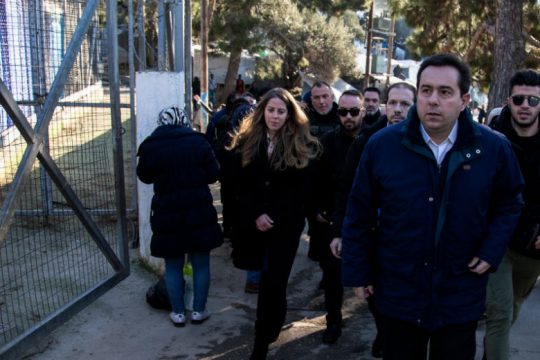 Αποδοκιμασία Μηταράκη και στη Σάμο