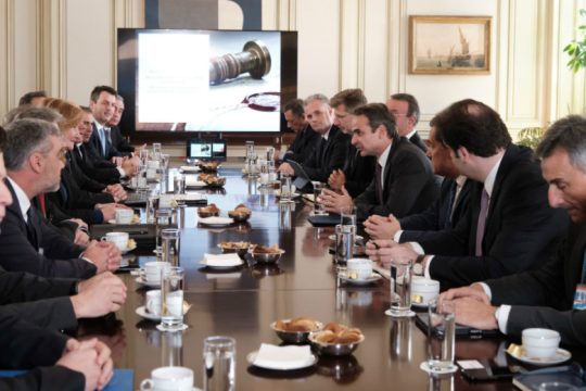 Τους πρόσφερε φοροαπαλλαγές, ζήτησαν κι άλλες…