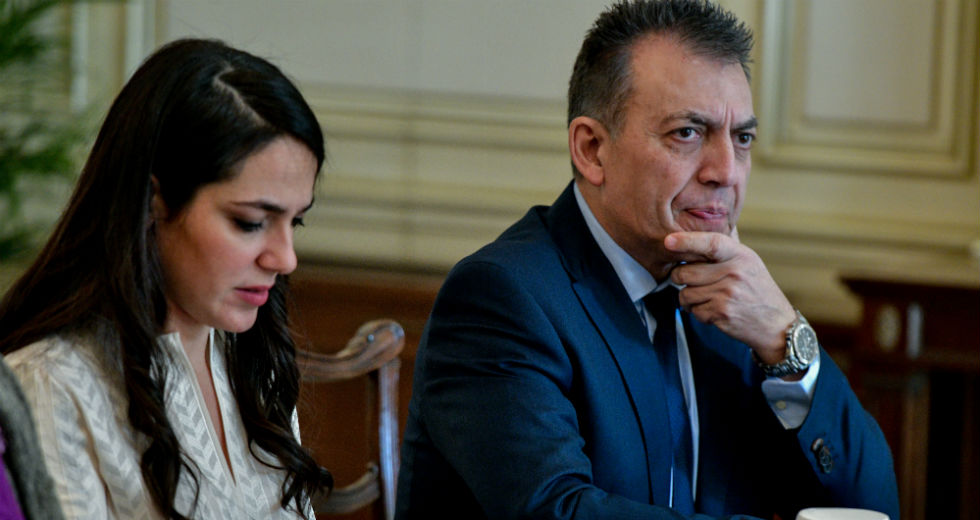 Δίνουν «επίδομα γέννησης», περιορίζουν άλλα επιδόματα «χάριν ανάπτυξης»