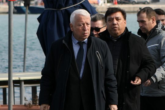 Ο Περιφερειάρχης Β. Αιγαίου εμπλέκει μαθητές σε αντιπροσφυγικές λογικές