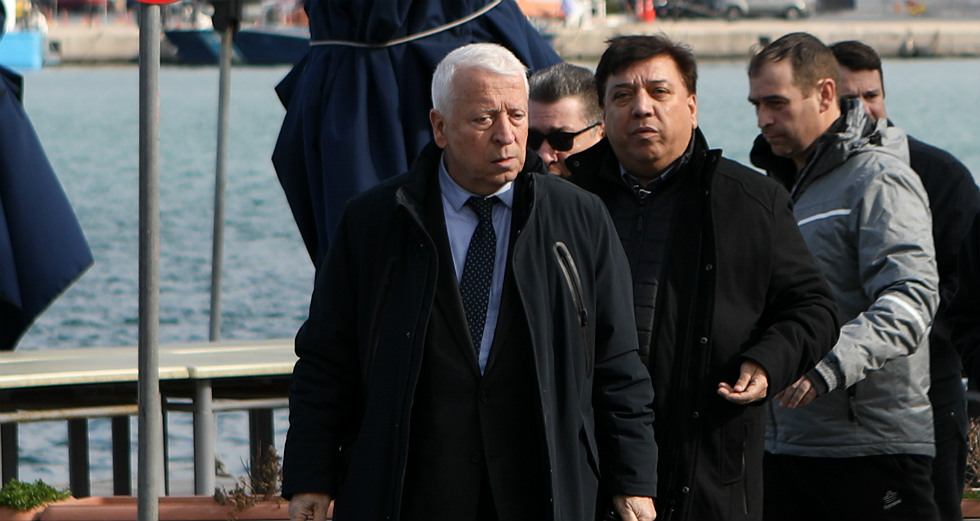 Ο Περιφερειάρχης Β. Αιγαίου εμπλέκει μαθητές σε αντιπροσφυγικές λογικές
