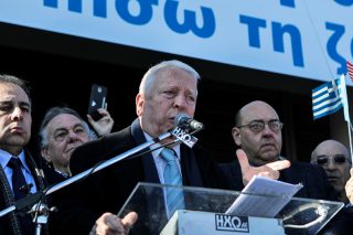 Διαμαρτυρία χωρίς ξενοφοβία με εξαίρεση τον κ. Μουτζούρη
