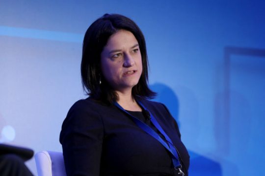 Μέσω Ε.Ε. φέρνει τους αποφοίτους κολεγίων στο Δημόσιο