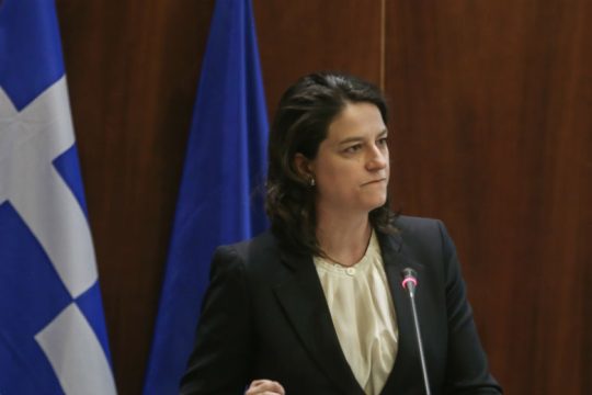 Η Κεραμέως ανακαλεί την πρόσκληση για εκδήλωση της «Χριστιανικής Αγωγής» μετά τον σάλο 