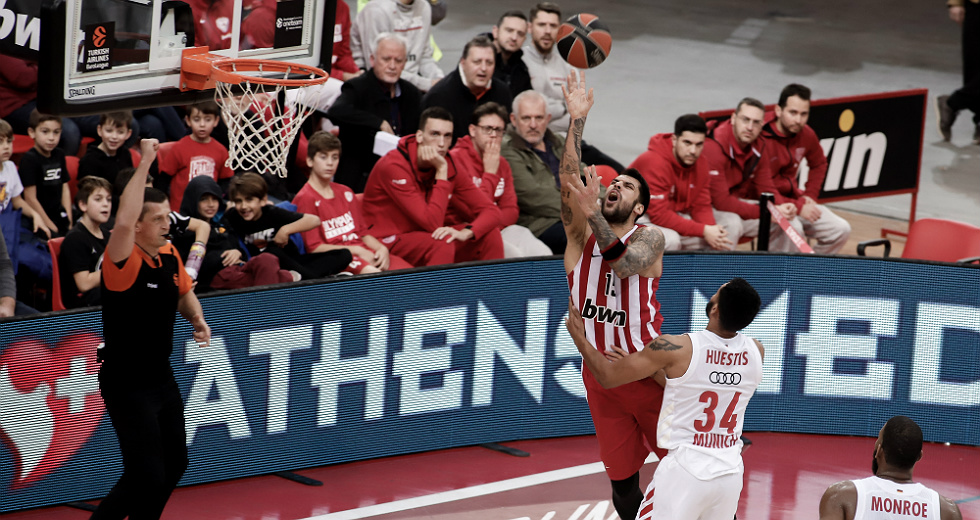 Επέστρεψε στις νίκες, με όπλα την άμυνα και τον… Βεζένκοφ
