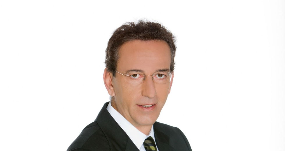 «Δεν θέλουμε να σας απαντήσουμε ποιος είναι ο μισθός του Μπάμπη Παπαπαναγιώτου»