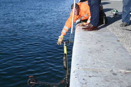 «Ψάρεψαν» άλλα 21 πατίνια από τον Θερμαϊκό