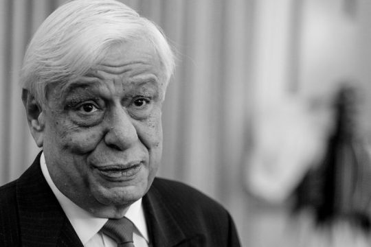 Ποδαρικό με ευχές και αιχμές