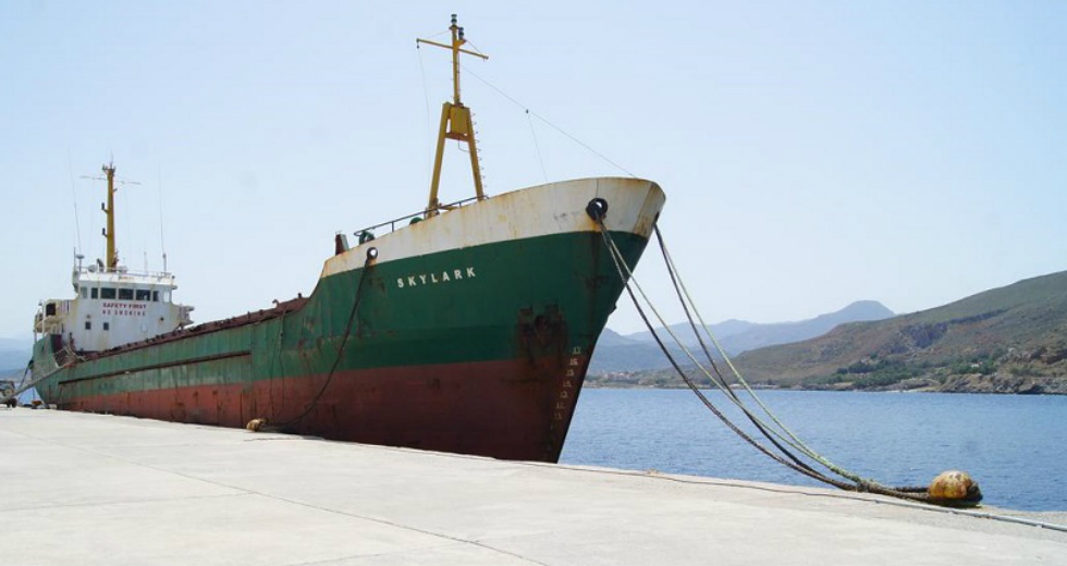 Απομακρύνεται το ακινητοποιημένο καράβι από την Κίσσαμο