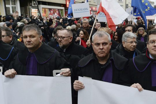 Στους δρόμους της Βαρσοβίας βγήκαν οι δικαστές