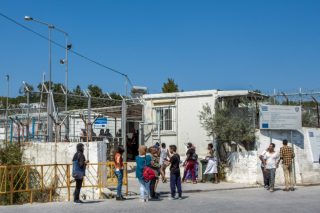 Πυρά και αιχμές στην κυβερνητική σύσκεψη για το προσφυγικό