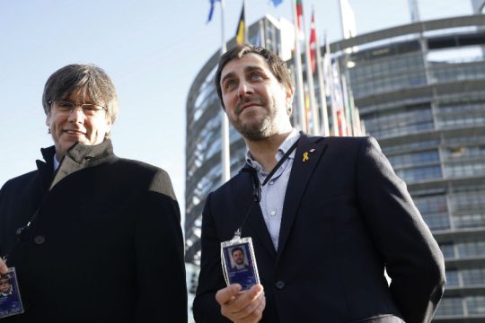 Μέχρι και σε υπονόμους ψάχνει η αστυνομία της Βαρκελώνης τον Πουτζντεμόν
